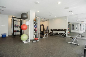 Upstay - Condo with Pool Gym Games and BBQ